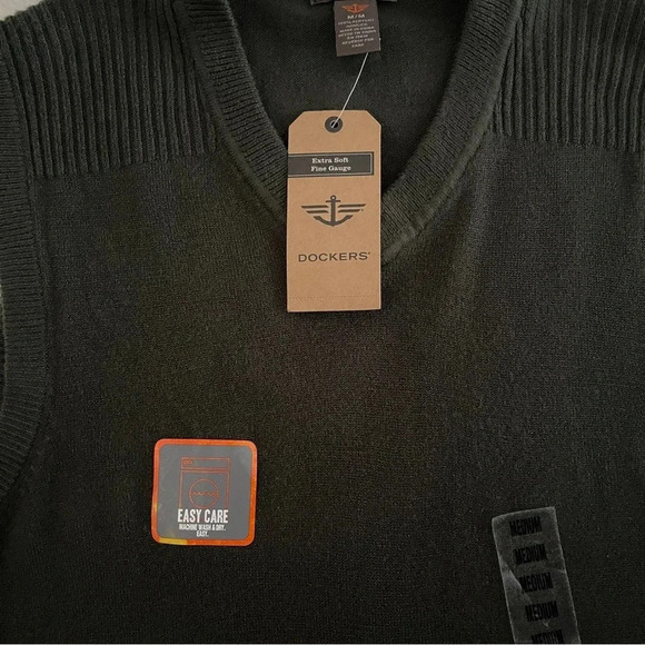 NWT Dockers Men's Medium Sweater Vest Dark Green Ribbed Shoulders Easy Care - Picture 10 of 10